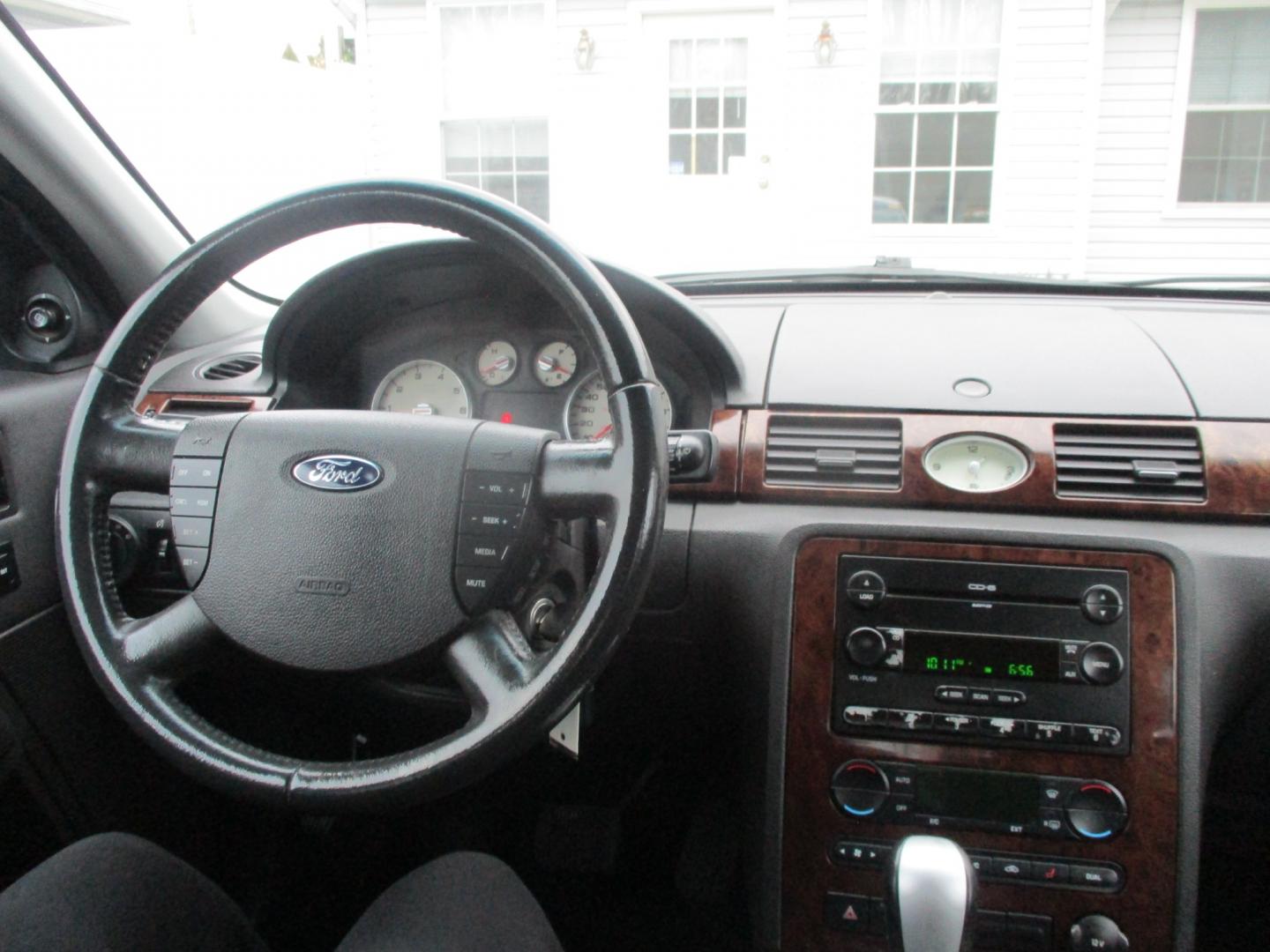 2005 SILVER Ford Five Hundred Limited AWD (1FAHP28195G) with an 3.0L V6 DOHC 24V engine, Automatic CVT Overdrive transmission, located at 540a Delsea Drive, Sewell, NJ, 08080, (856) 589-6888, 39.752560, -75.111206 - Photo#13